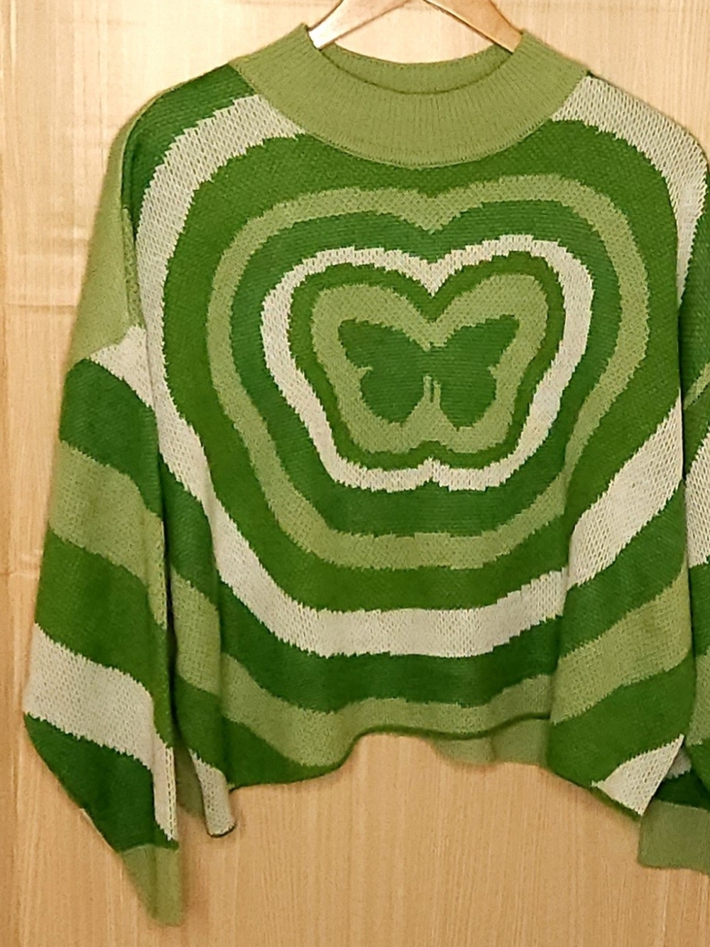Divided women’s green retro butterfly cropped oversized sweater XXL